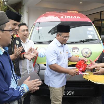 ambulan3_thumb Penyerahan Ambulan Yayasan Al Baghdadi - Jiwa Qurani Official